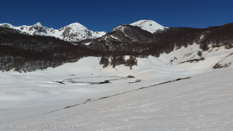 Taken on the way back, an higher and wider view of the basin plain.